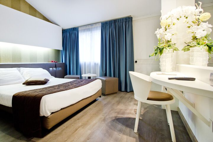 Room 4 of 42