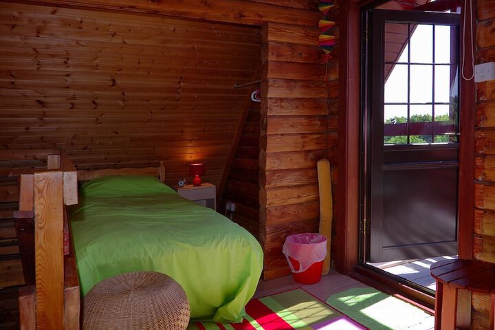 Room 6 of 10