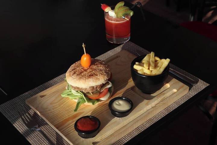 Dining 43 of 78
