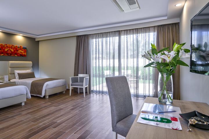 Room 93 of 195