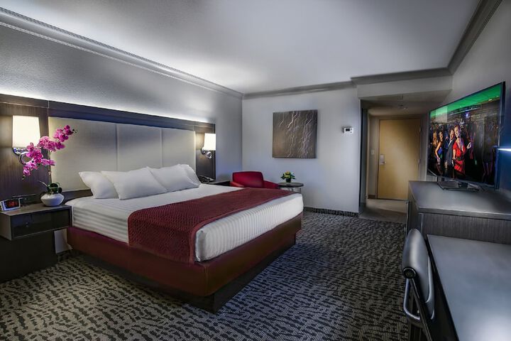 Room 5 of 178