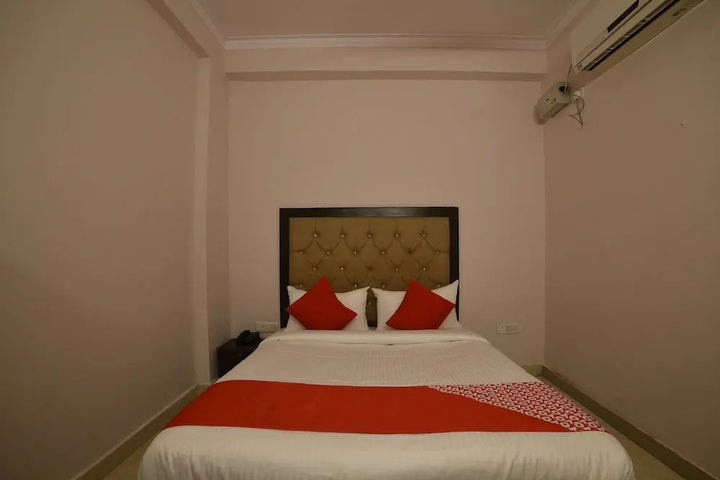 Room 4 of 18
