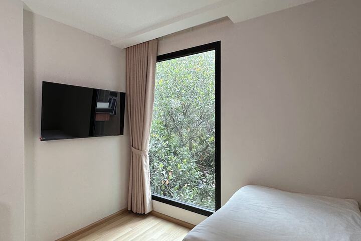 Room 18 of 79