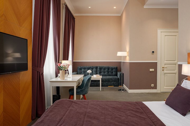 Room 14 of 99
