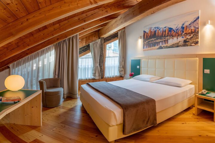 Room 10 of 83