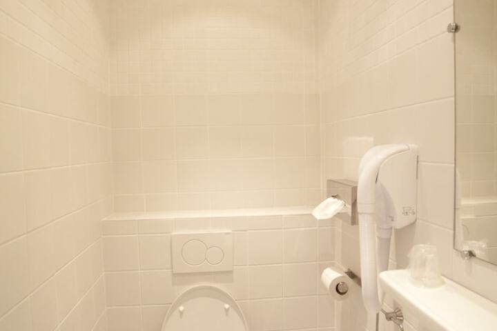 Room 15 of 36