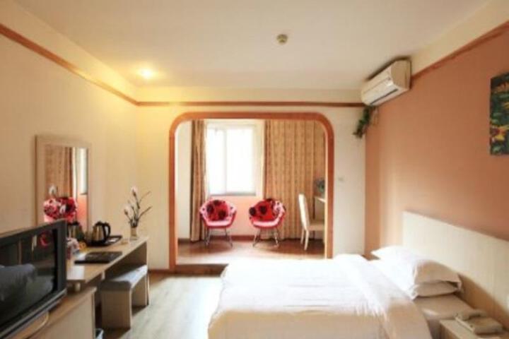 Room 3 of 9