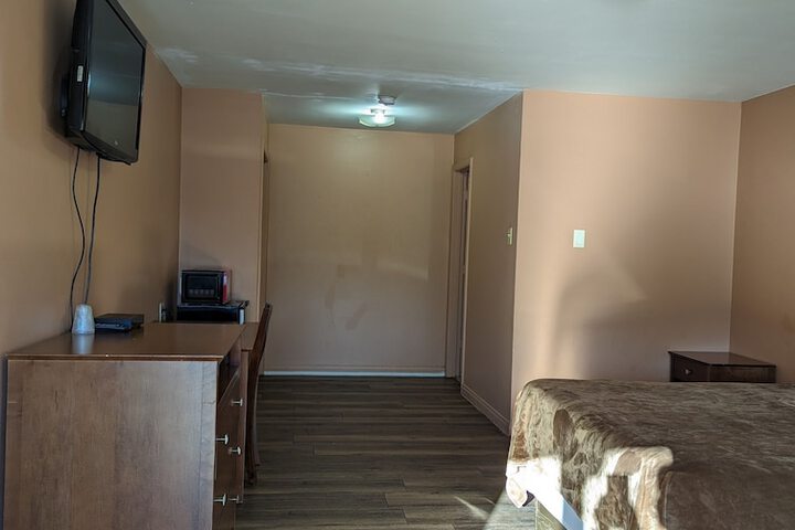 Room 9 of 25
