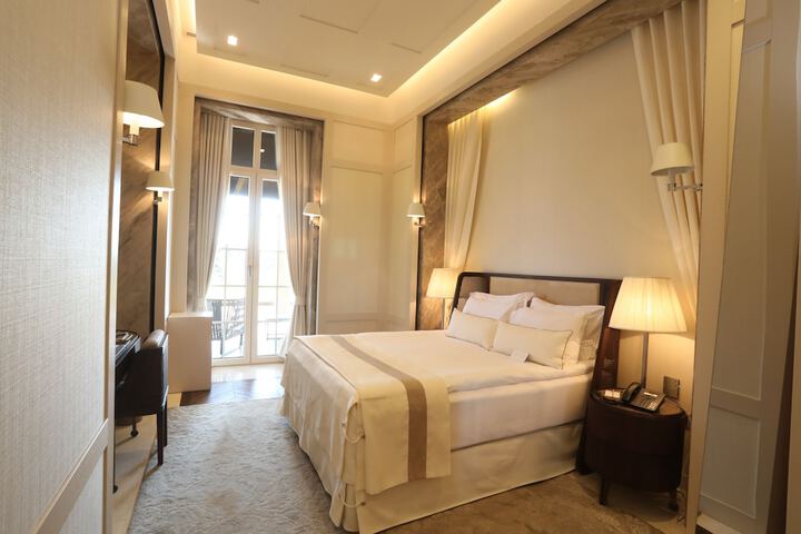Room 9 of 79