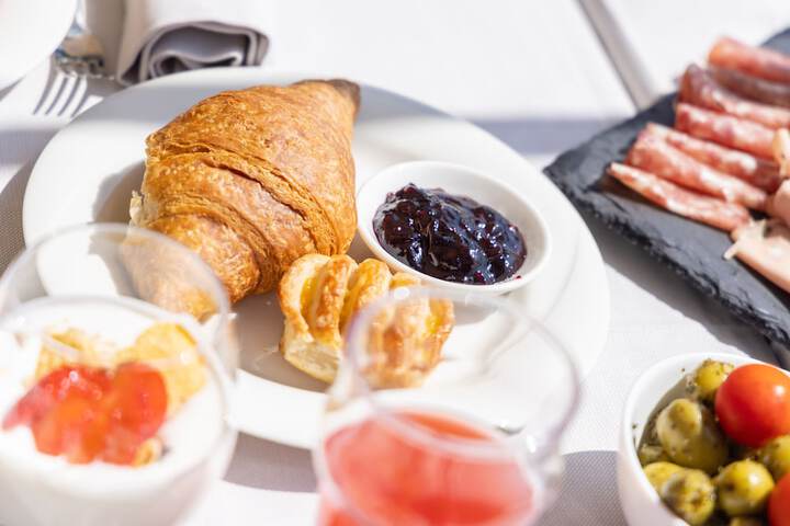 Breakfast/Coffee Service 126 of 137
