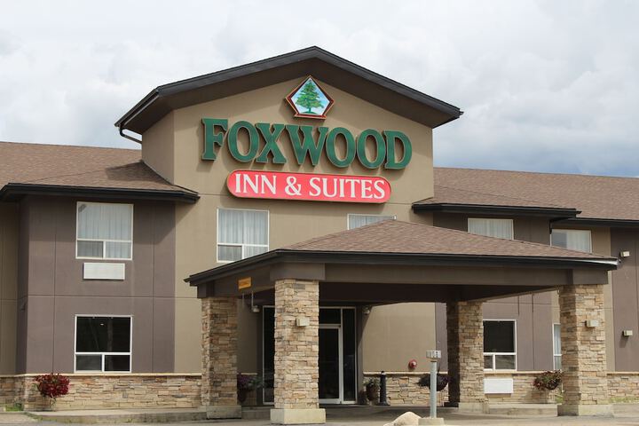 Foxwood Inn & Suites in Fox Creek, AB