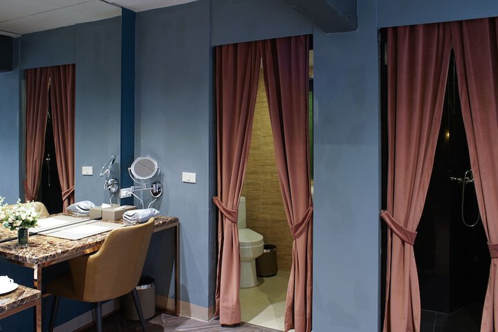 Room 9 of 48