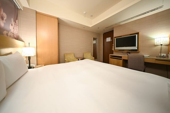 Room 33 of 120