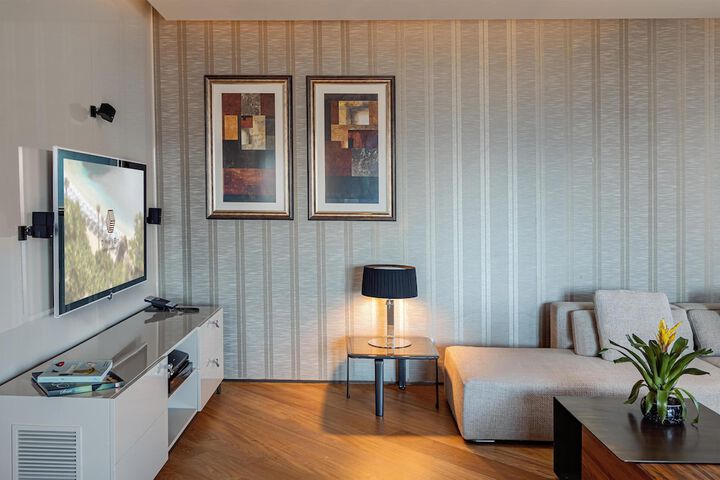 Room 113 of 320