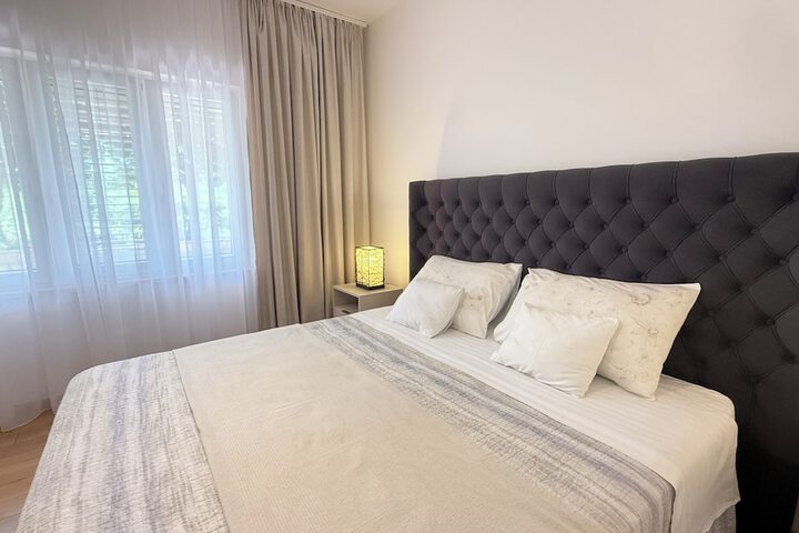 Room 30 of 102