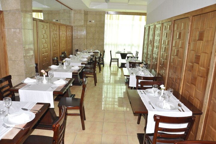 Dining 26 of 36