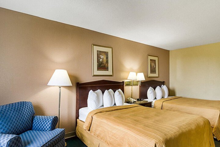 2 Double Beds Accessible (5 of 8)