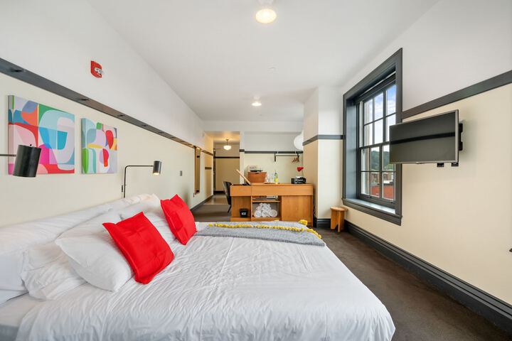Room 8 of 71