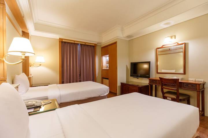 Room 5 of 18