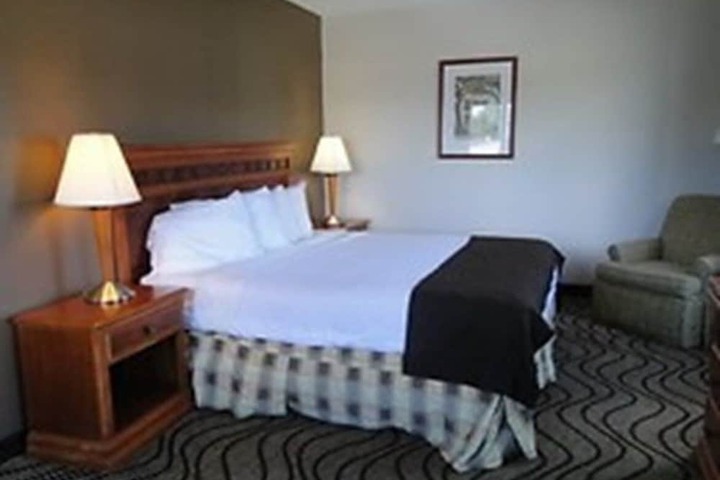 Room 12 of 38