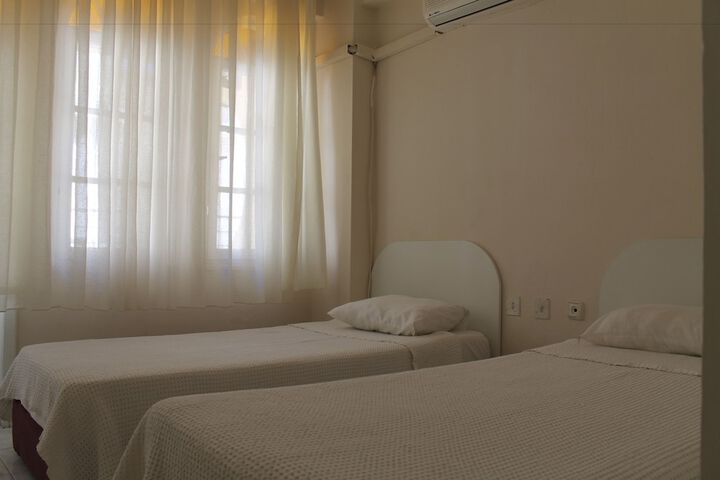 Room 17 of 28