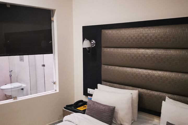 Room 51 of 98