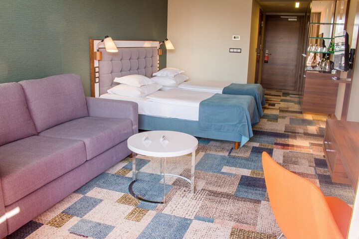 Room 5 of 48