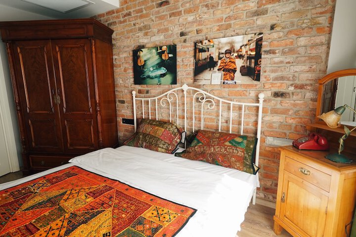 Room 10 of 42