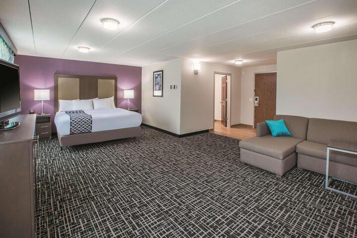1 King Bed (5 of 15)