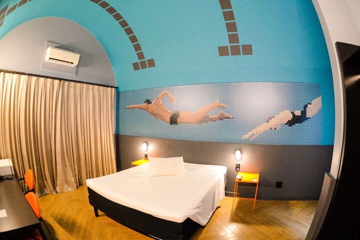 Room 44 of 213