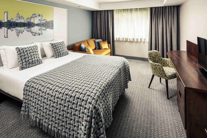 Room 9 of 39