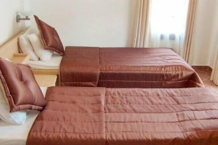 Room 8 of 28