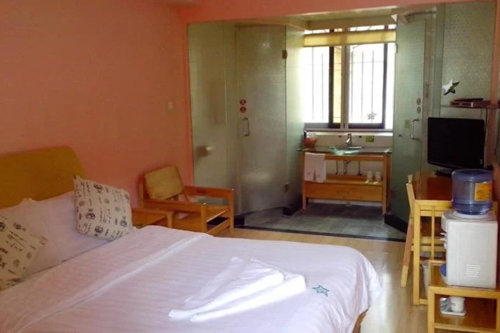 Room 10 of 26
