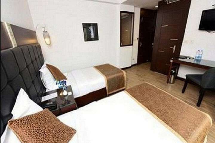 Room 21 of 151