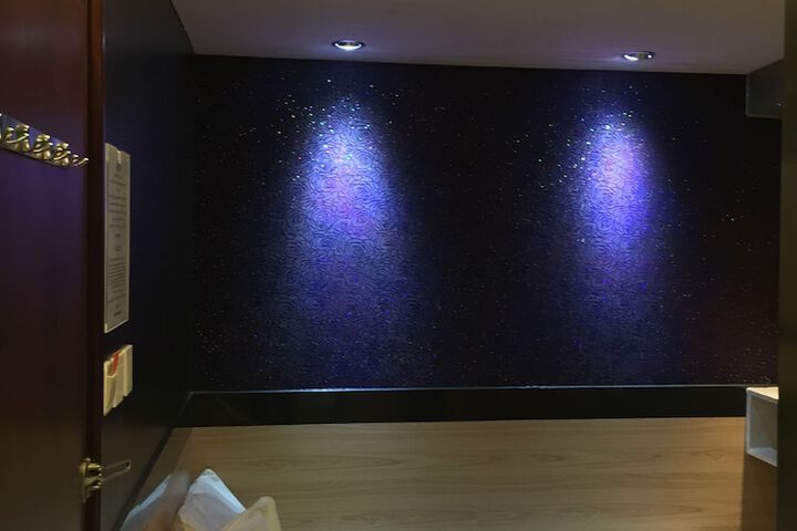 Room 16 of 106