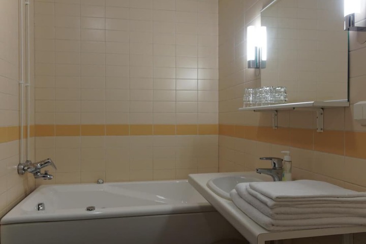 Room 17 of 29