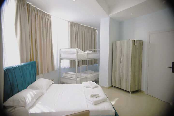 Room 16 of 68
