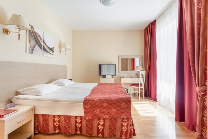 Room 4 of 35