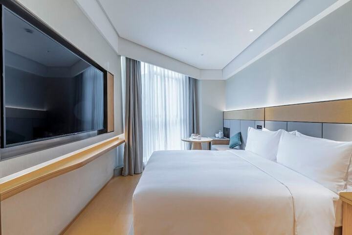 Room 6 of 32