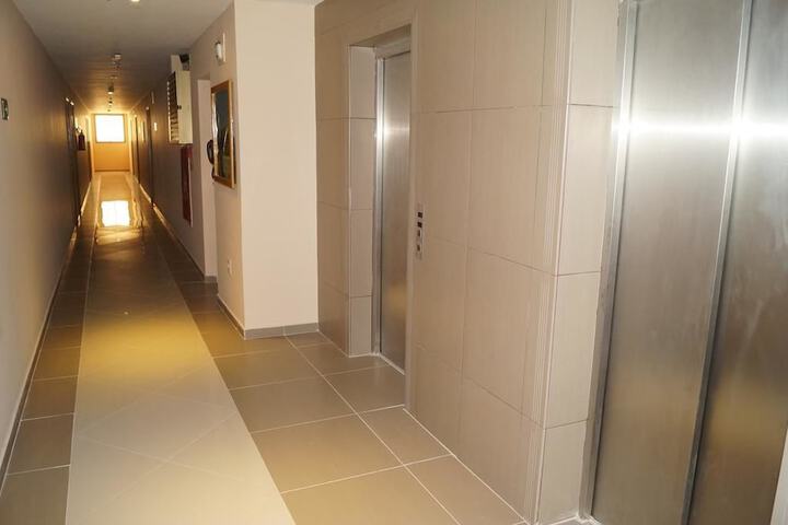 Ballroom/Hall 26 of 33