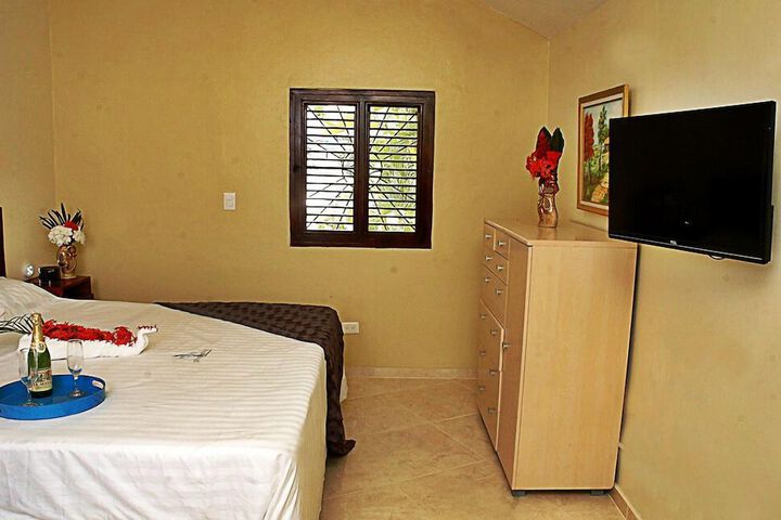Room 4 of 35