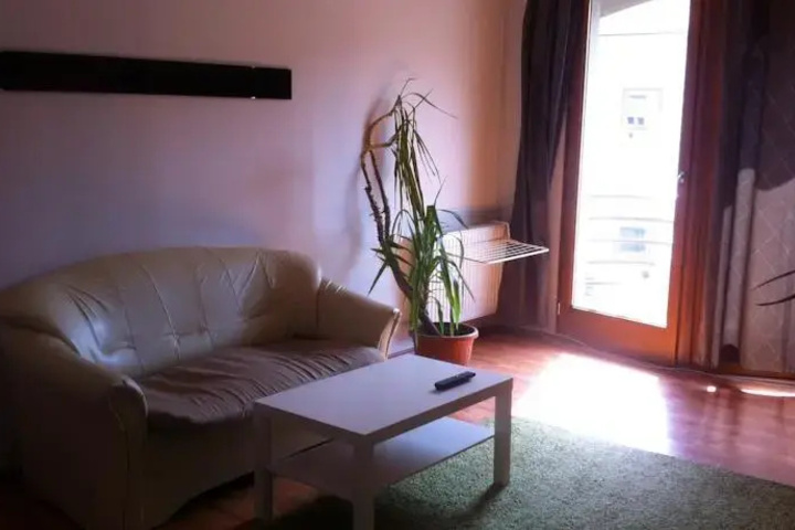 Room 2 of 8