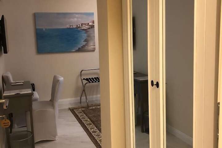 Room 7 of 48