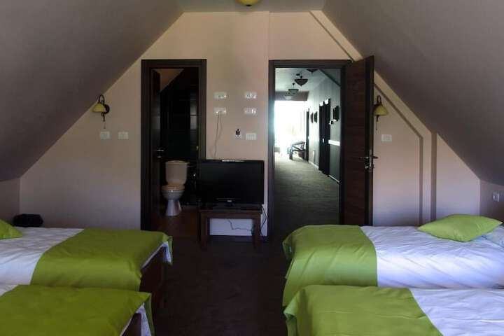 Room 34 of 109