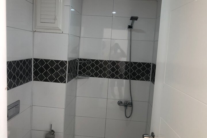 Room 12 of 38