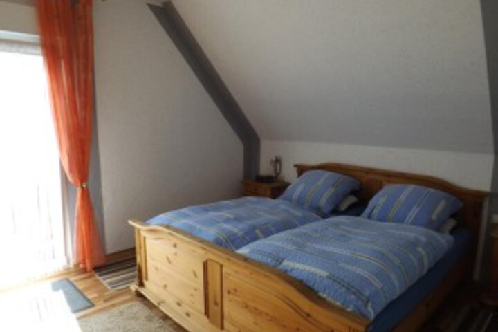Room 6 of 33