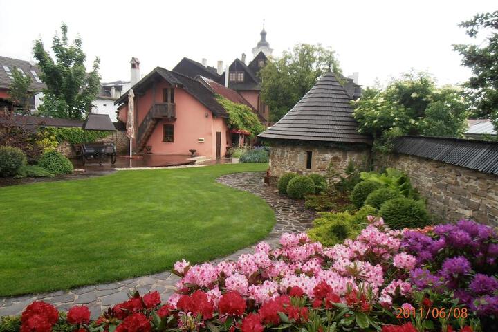 Photo 1