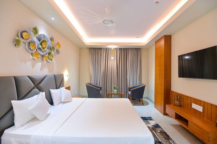 Room 8 of 24