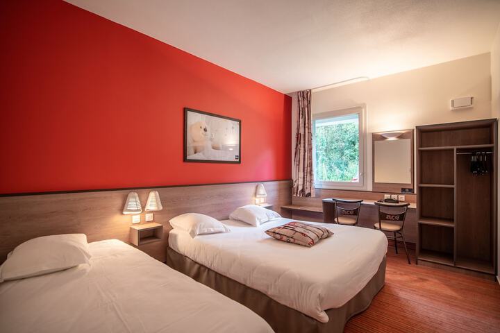 Room 4 of 30