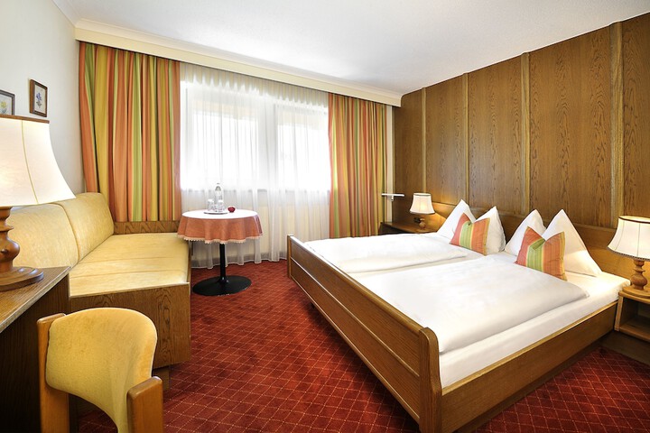 Room 3 of 8